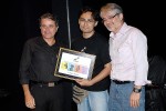 Ivan Bezerra Filho, Presidente do Sinditêxtil-Ce (esq.), Ivanildo Nunes, vencendor na categoria designer  e Francisco das Chagas Magalhães, superintendente do Sesi-Ce.